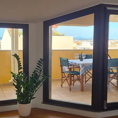 Attico Mansardato Con Terrazza Vista Mare Lägenhet *